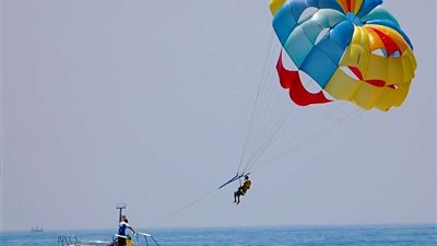 بسبب الباراشوت.. مأساة طفلة فقدت بصرها في رحلة شرم الشيخ