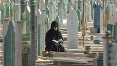 حكم قراءة القرآن الكريم على القبور.. الإفتاء تجيب