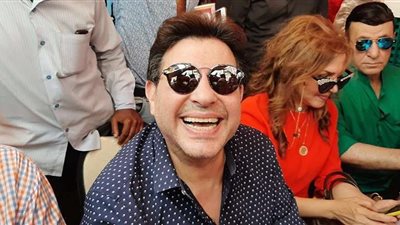 هاني شاكر يصل مقر انتخابات الموسيقيين متأخرًا