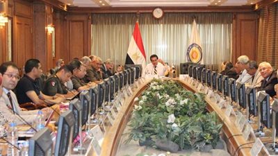 وزير التعليم العالي يترأس اجتماع اللجنة العليا للمشروعات القومية