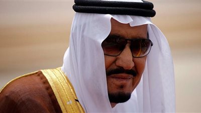 بسبب وفاة شقيقه.. العاهل السعودي يصل إلى جدة