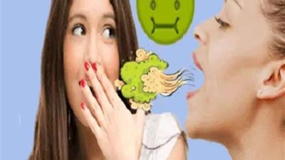 3 أطعمة تتسبب في رائحة الفم الكريهة