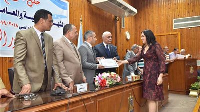 محافظة أسيوط تكرم أوائل الشهادات المحلية والعامة والفنية والصم والمكفوفين