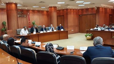 محافظ بورسعيد يتابع استعدادات التشغيل الإلكتروني لمنظومة التأمين الصحي