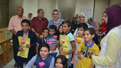 نائب محافظ الوادي الجديد تشهد تجارب علمية للطلاب بمخيم جنون العلوم