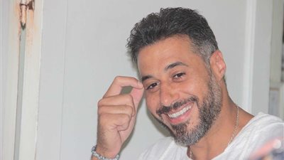 بصورة نادرة.. أحمد السعدني يستعيد ذكرياته مع محمود عبد العزيز