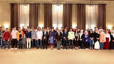 العاهل الأردني والملكة رانيا وولي العهد يستقبلون أوائل الثانوية العامة