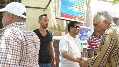 بالصور.. نجوم الرياضة في جنازة شقيق فاروق جعفر