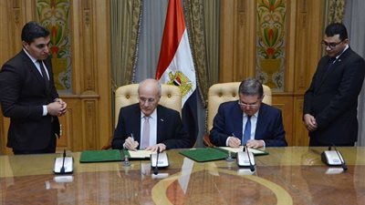 العصار يبحث مستجدات العمل بشأن التصنيع المشترك للأتوبيسات الكهربائية