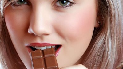 مفاجأة.. الشوكولاتة الداكنة تغنيك عن 
