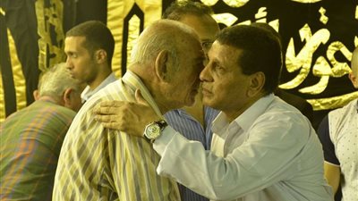 نجوم الرياضة والإعلام في عزاء شقيق فاروق جعفر.. (صور)