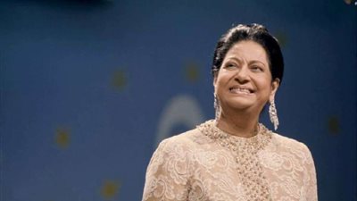 أم كلثوم تغني 