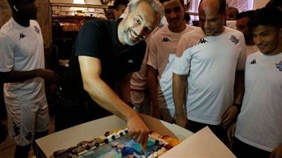 لاعبو بيراميدز يحتفلون بعيد ميلاد ديسابر