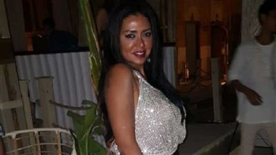 شاهد.. رانيا يوسف تثير الجدل بإطلالة جريئة