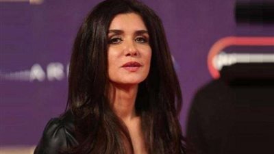 بإطلالة جذابة.. غادة عادل تبُهر متابعيها على 