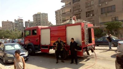 بالصور.. السيطرة على حريق محدود بجوار النادي الأهلي
