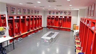 مجلس إدارة الأهلي يفتتح غرف ملابس جديدة للفريق الأول لكرة القدم