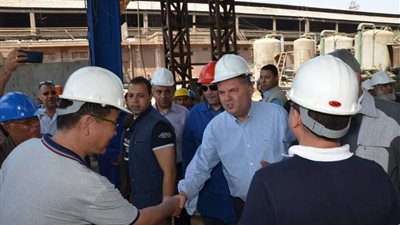 وزير قطاع الأعمال يزور 