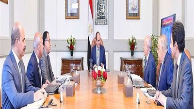السيسي يستعرض مع الحكومة جهود تطوير السكك الحديدية
