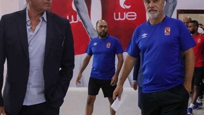 الخطيب يفتتح غرف ملابس جديدة للاعبي الأهلي 