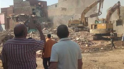 القاهرة تواصل استكمال هدم عقارات منطقة أكشاك أبو السعود بمصر القديمة