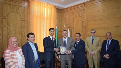 رئيس جامعة بنها يستقبل المشاركين في المؤتمر الوطني السابع للشباب