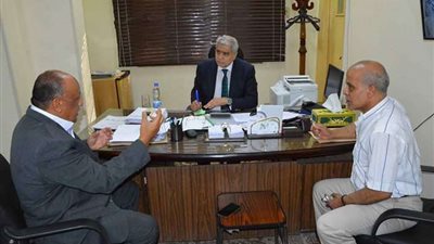 محافظ المنيا يتفقد مبنى مشروع المحاجر ويتابع إجراءات التراخيص