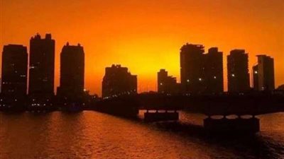 ظاهرة غريبة في السماء تثير تساؤل الكثيرين.. وفلكي يوضح السبب