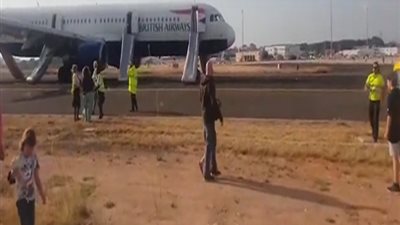 هبوط اضطراري لإحدى الطائرات البريطانية في إسبانيا (فيديو)