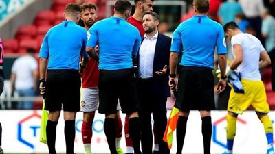 نادي إنجليزي لمنافسيه: لن نخرج الكرة من الملعب إذا سقط أي لاعب