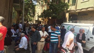 أهالي الأسرة المنكوبة في تفجير معهد الأورام يستلمون جثامين ذويهم من زينهم (صور)