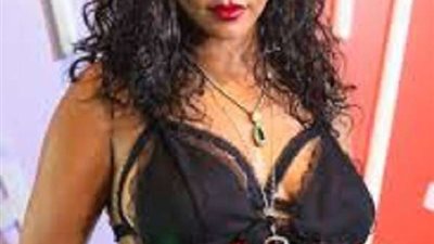 بالصور| ريهانا سهام تعلن الحرب ضد ترامب.. والأخير يرد