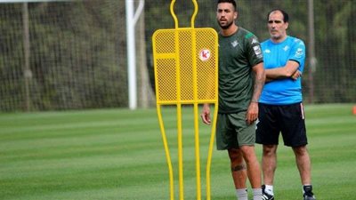 كاماراسا يخضع للفحص الطبي في كريستال بالاس تمهيدًا لانضمامه إلى الفريق