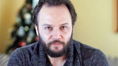 شاهد.. مكسيم خليل مع زوجته في حمام السباحة