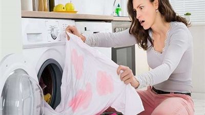 وداعا للبقع العنيدة.. 4 خطوات لتنظيف الأقمشة الغالية