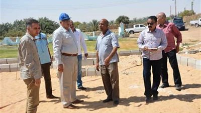 محافظ الوادي الجديد يتفقد أعمال إنشاء مدرسة تعليم القيادة للأطفال