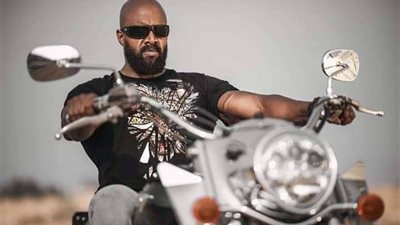 بجلسة تصوير مختلفة.. سعد المختار يغازل منتجي الأكشن (صور)