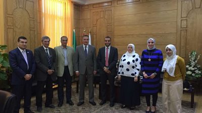 رئيس جامعة بنها يبحث مع ممثلي هواوي سبل التعاون