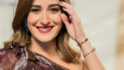 أمينة خليل: تابعت زي الشمس في رمضان ودينا الشربيني رائعة