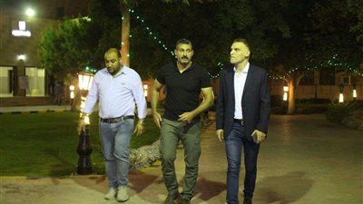 توافد نجوم الفن والإعلام على عزاء والدة فتحي عبد الوهاب (صور)