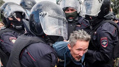 توابع احتجاجات موسكو.. الشرطة الروسية تعتقل 136 شخصا