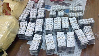 التحقيق مع برازيلية حاولت تهريب مخدرات بـ 2 مليون جنيه