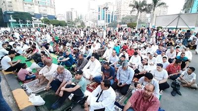 بالصور.. صلاة عيد الأضحى من مسجد مصطفى محمود