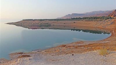 إسرائيل وراء الانخفاض الشديد في مستوى البحر الميت.. ما القصة؟