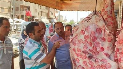 إعدام كميات كبيرة من المواد الغذائية الفاسدة في القناطر