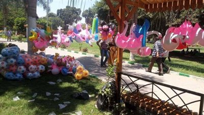 حدائق القناطر تواصل استقبال المواطنين في ثاني أيام العيد