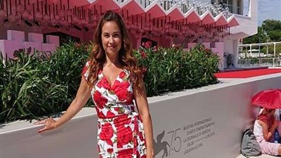 بإطلالة مبهجة.. ريا أبي راشد تخطف الأنظار على 