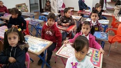حقوقي يكشف أسباب تسرب الأطفال من التعليم في الشرق الأوسط