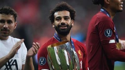 الفرحة حلوة| احتفال محمد صلاح بالسوبر الأوروبي.. صور