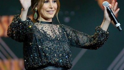 يارا تنشر صورة جديدة من حفلها الأخير بلبنان